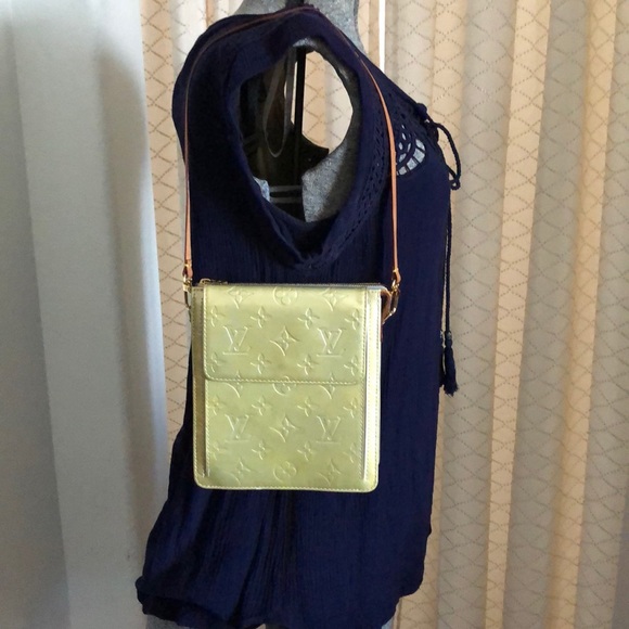 Louis Vuitton Handbags - Louis Vuitton Lime Vernis Monogram Mott Bag